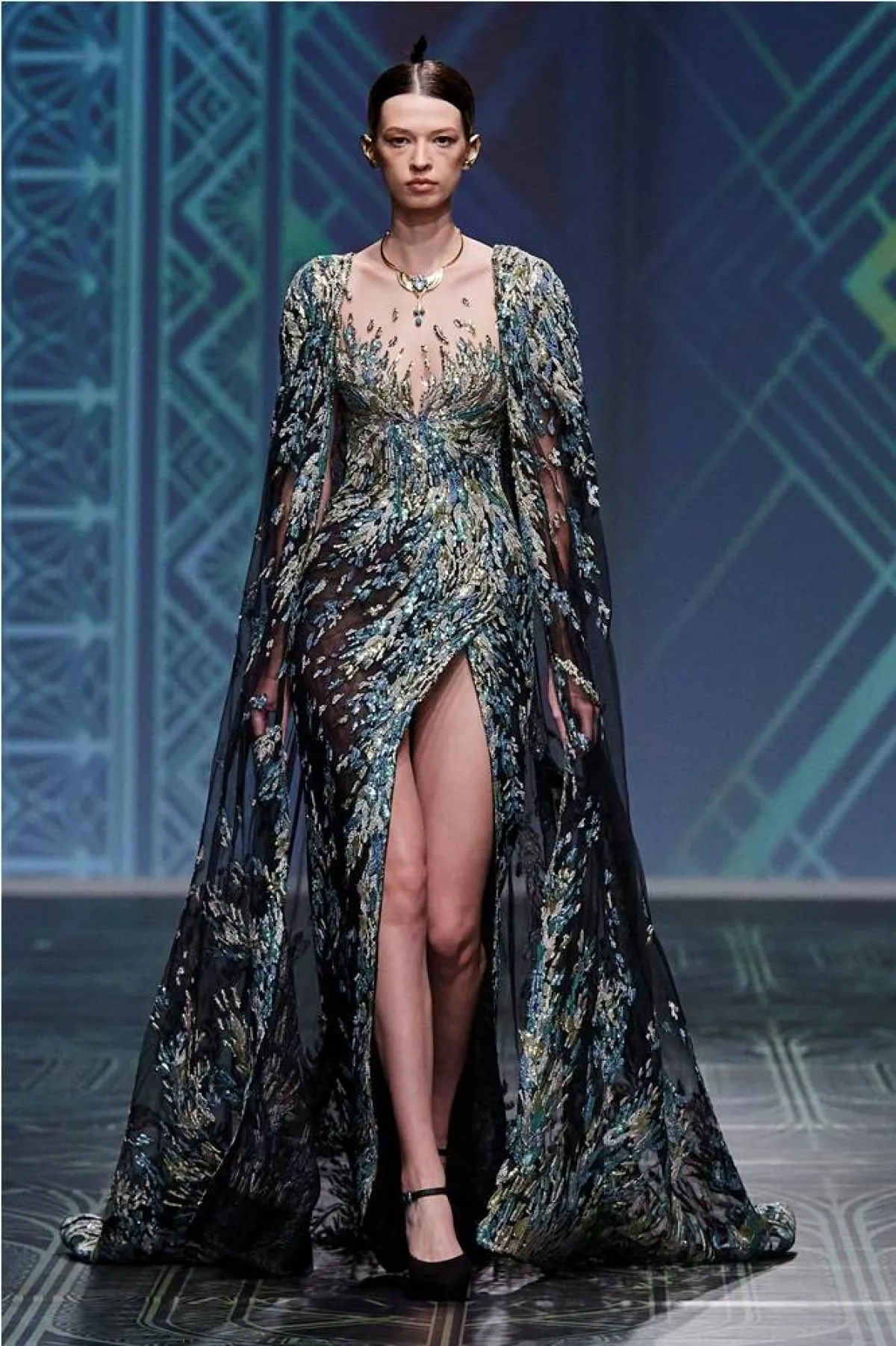 موديلات فساتين خطوبة مطرَّزة من عروض الأزياء الراقية  من مايكل سينكو «Michael Cinco»