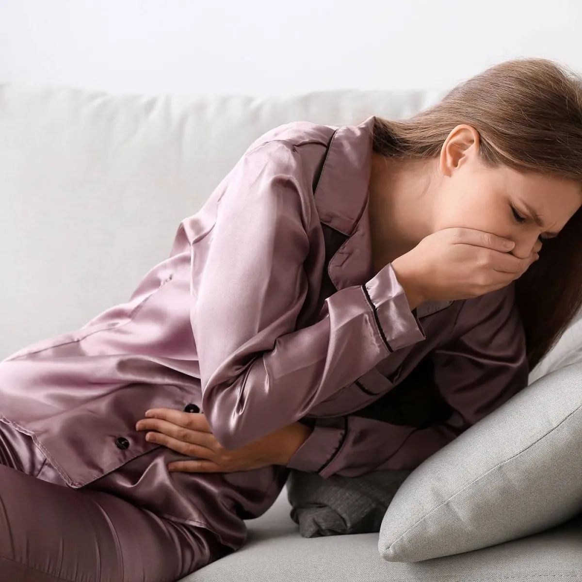 صوة لحامل تشعر بحاجة للقيء