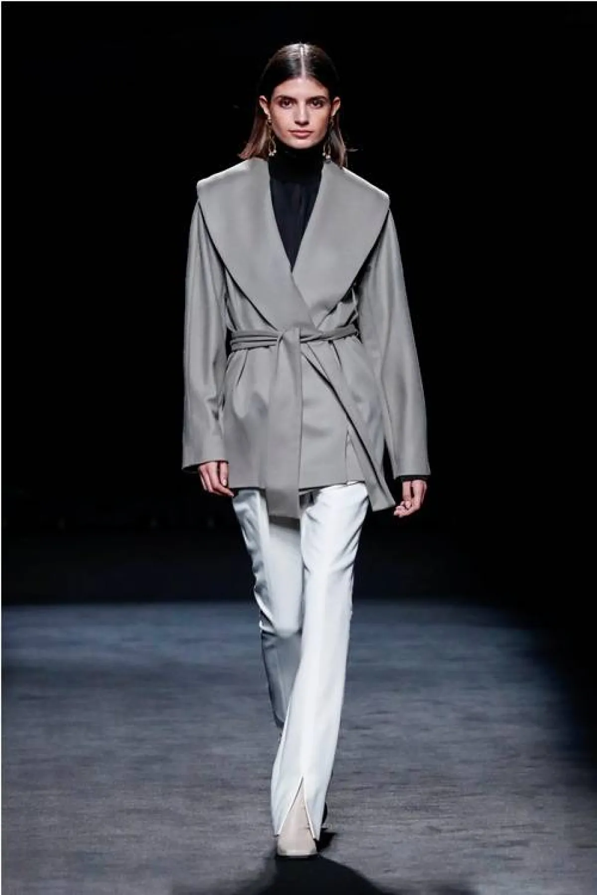 جاكيت شتوي باللون الرمادي من أنجل سشلسر Angel Schlesser