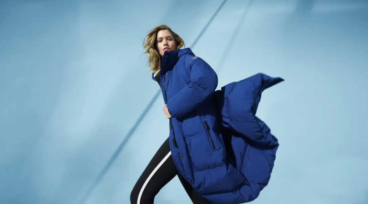 موديلات معاطف باللون الأزرق