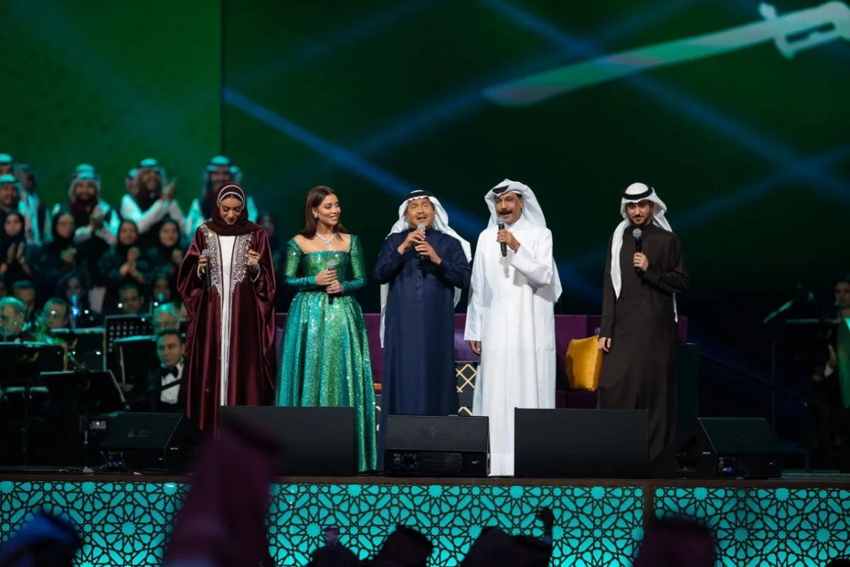 صورة جماعية في ختام الحفل - الصورة من حساب موسم الرياض على تويتر