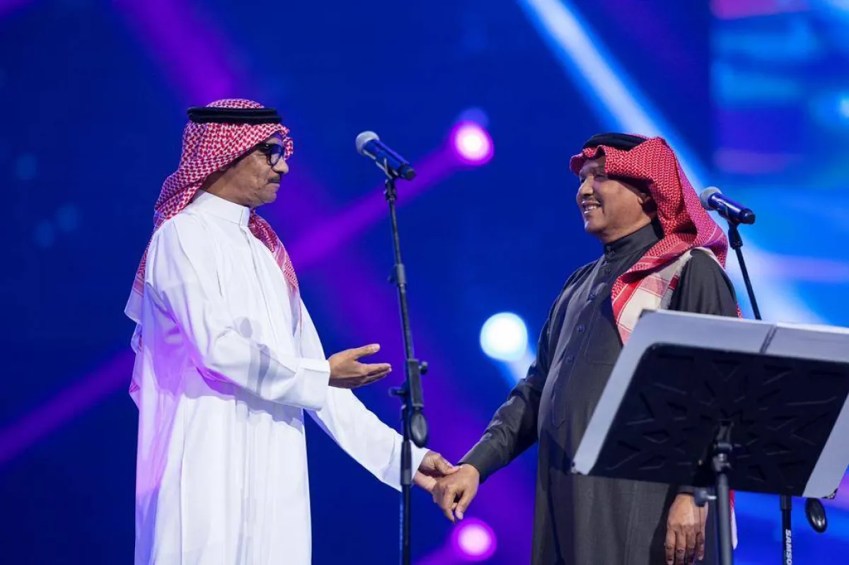 الفنان رابح صقر والفنان محمد عبده -الصورة من حساب موسم الرياض على تويتر