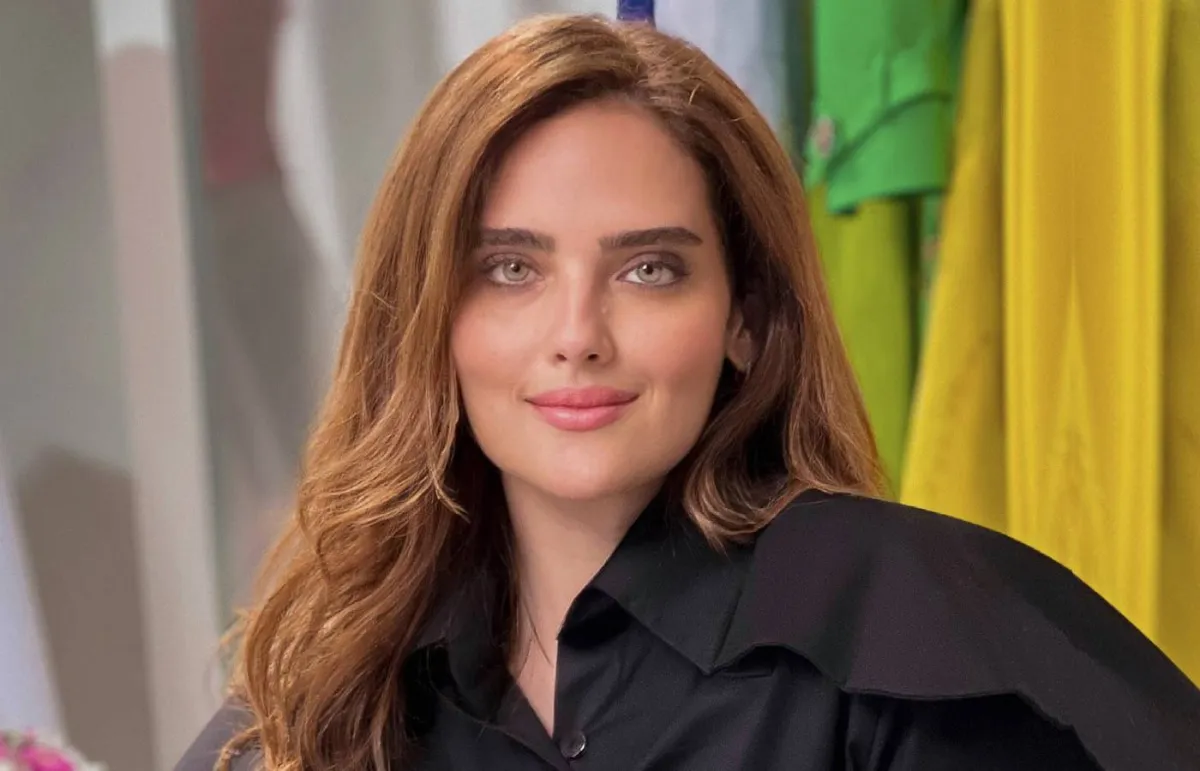 المصممة نور أزهري: أسعى لدعم مكامن القوة والأنوثة في المرأة العربية