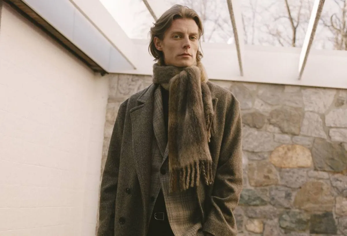 اللون البني في مجموعات الرجل لخريف وشتاء 2022-2023