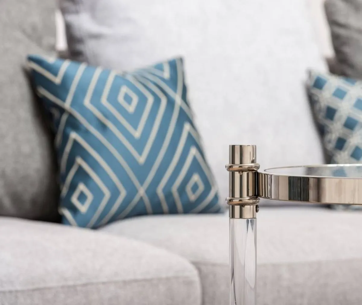 الوسائد تجدّد ديكورات المنزل، بتكلفة زهيدة