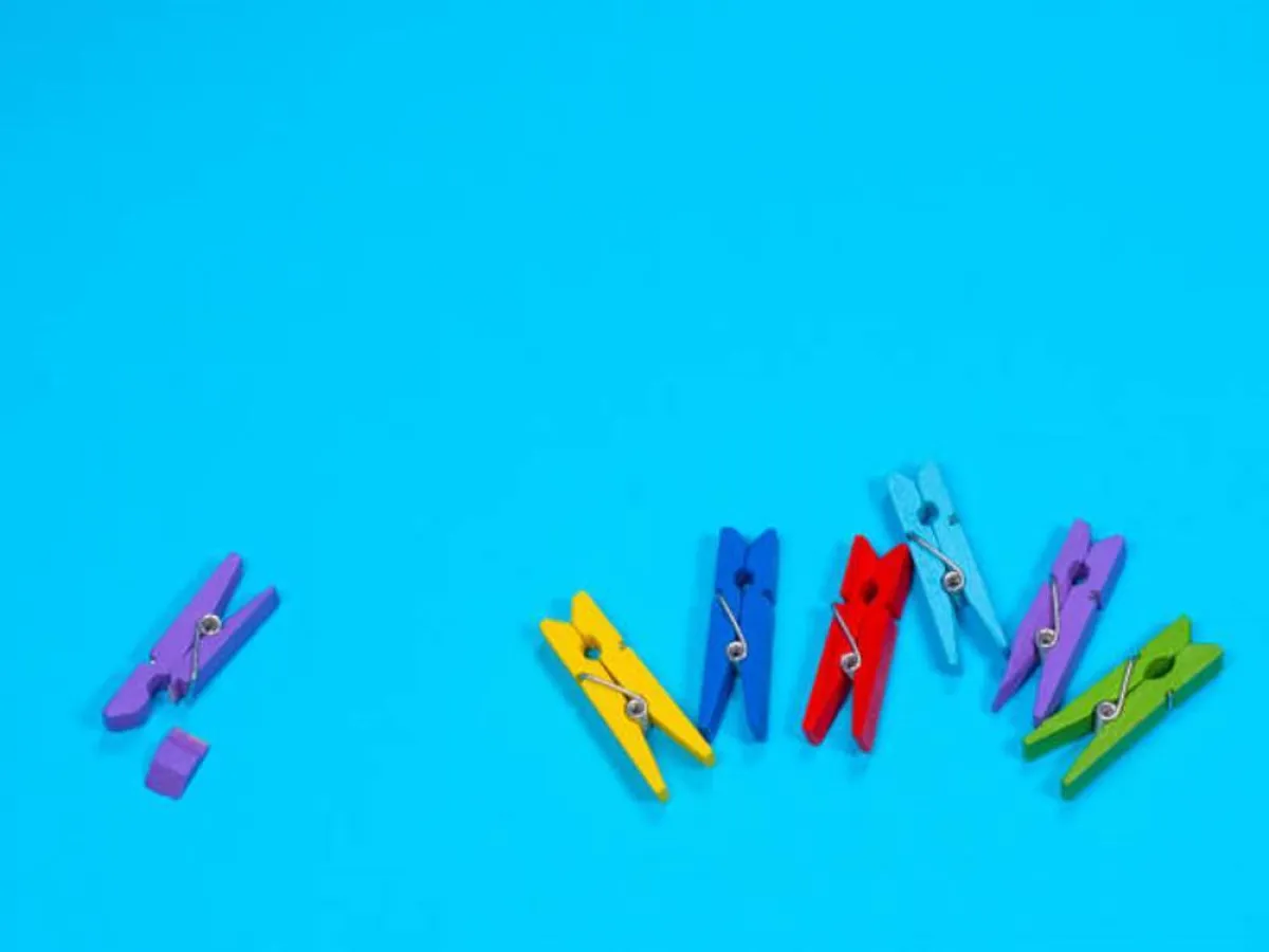 صورة تعبر عن المشاعر السلبية عند الطفل