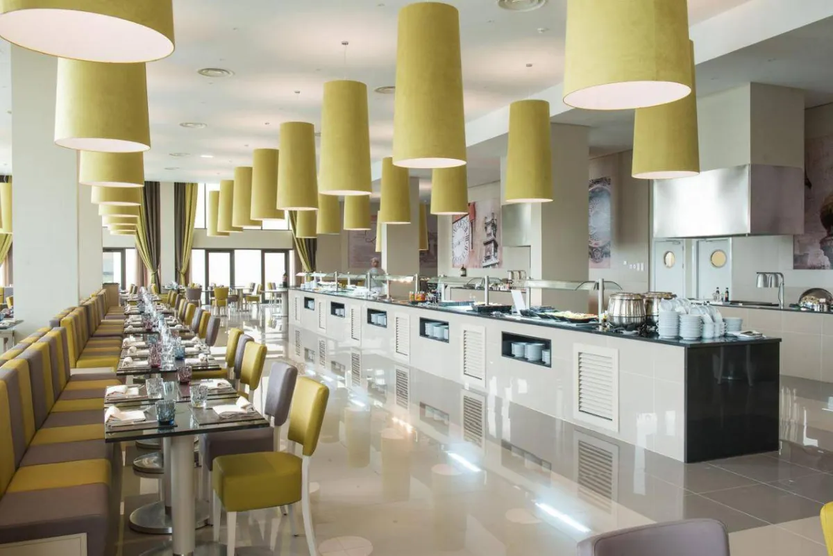 بوفيه مفتوح في فيلا غال سينترا