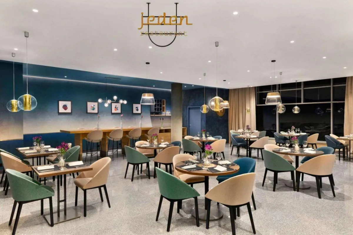 لقطة لأحد المطاعم في فندق ويندام فروتسواف أولد تاون