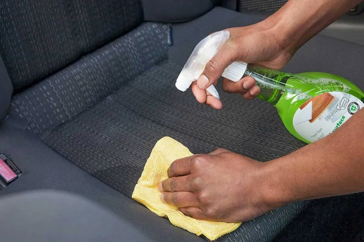 كيفية تنظيف مقاعد السيارة؟