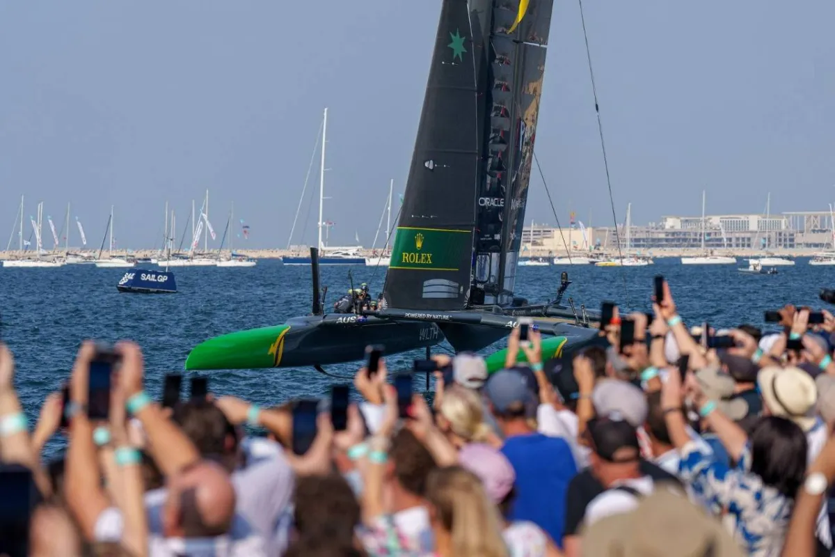 شارك في السباق أفضل الرياضيين في العالم لهذه اللعبة أمام آلاف المتفرّجين