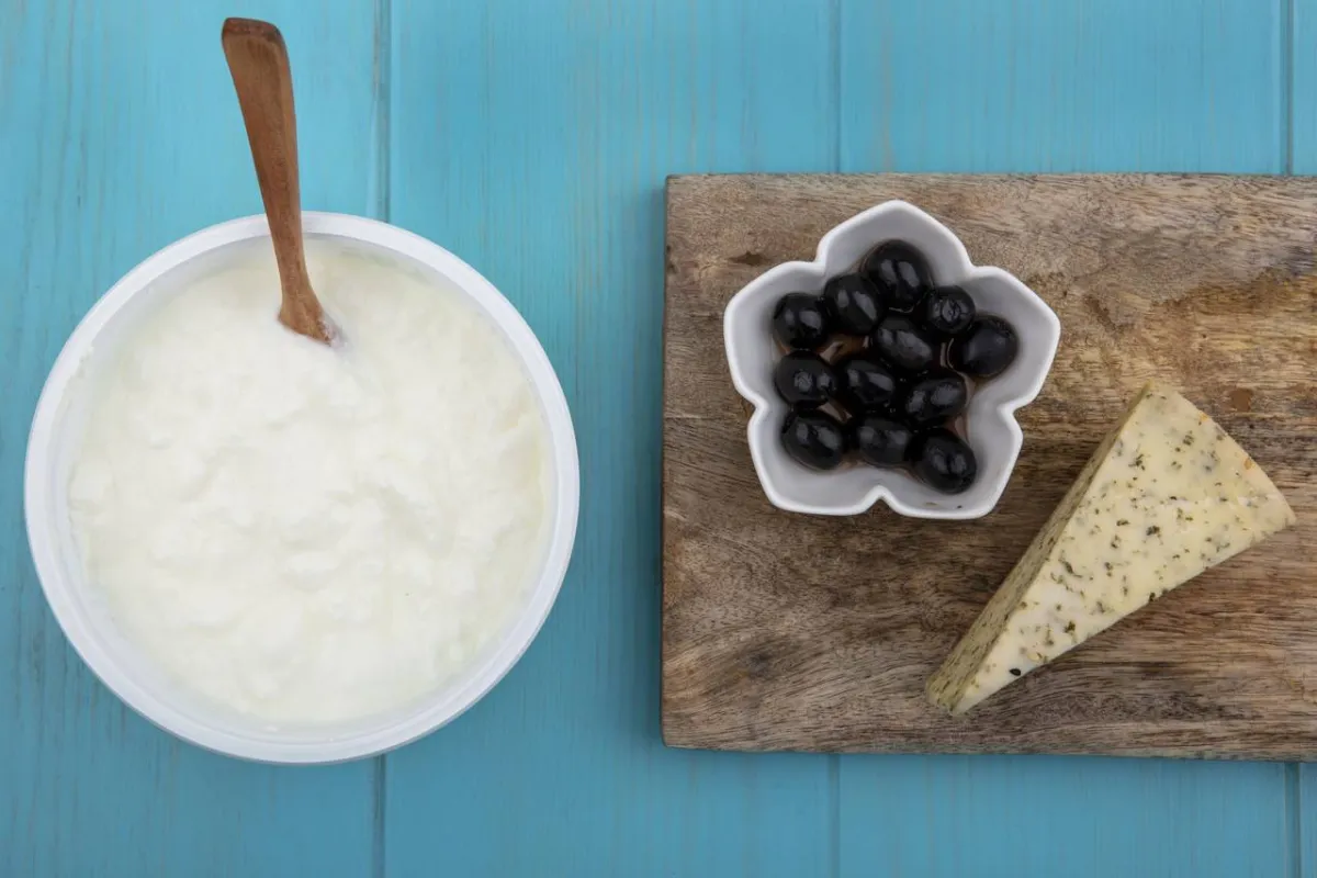 صورة لطبق زيتون أسود