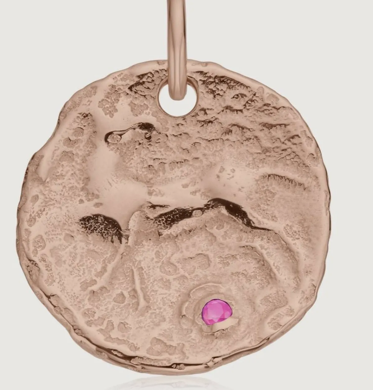 قلادة التوباز الوردي من Monica vinader