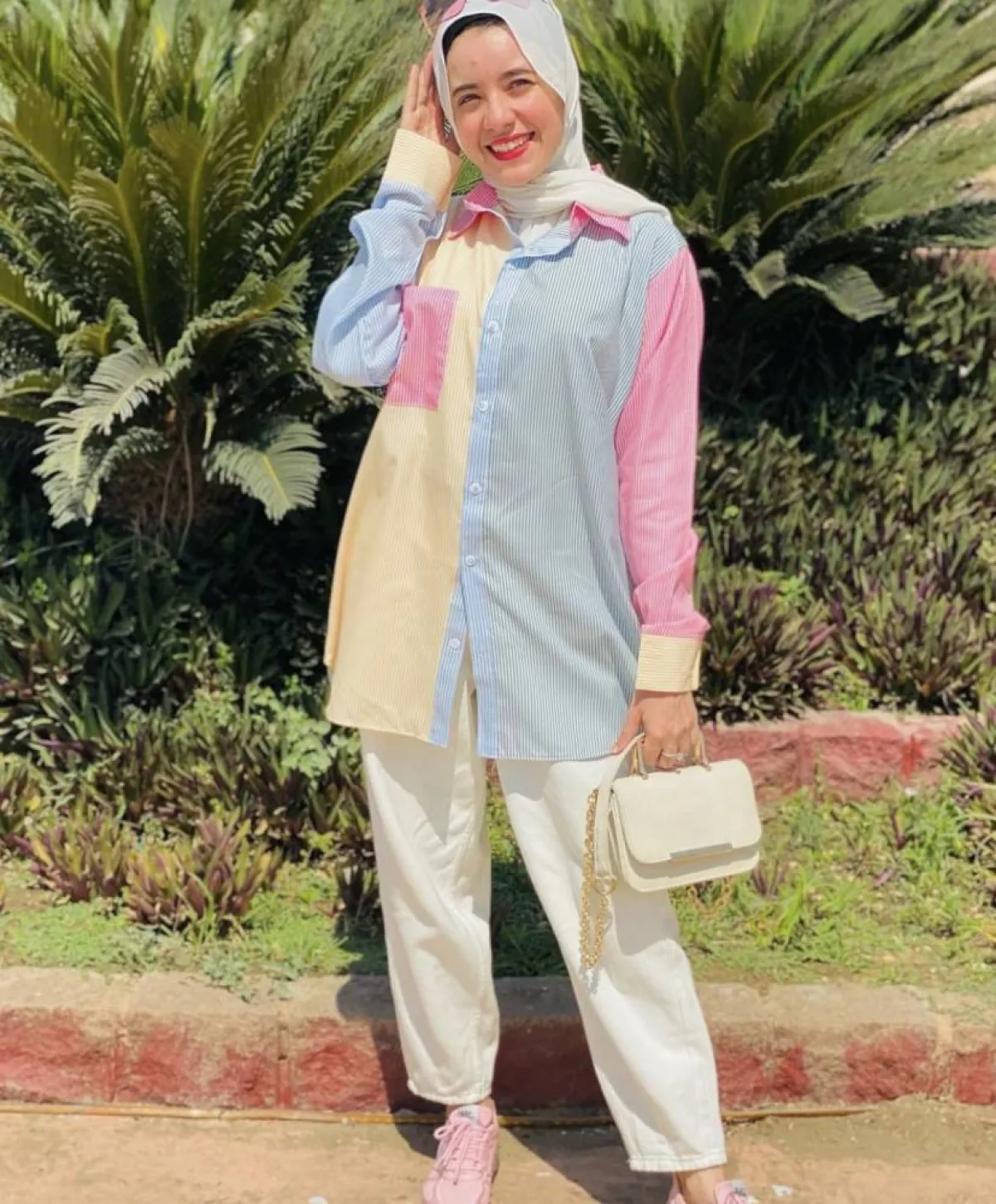 جهاد المحلاوي بالقميص الملون