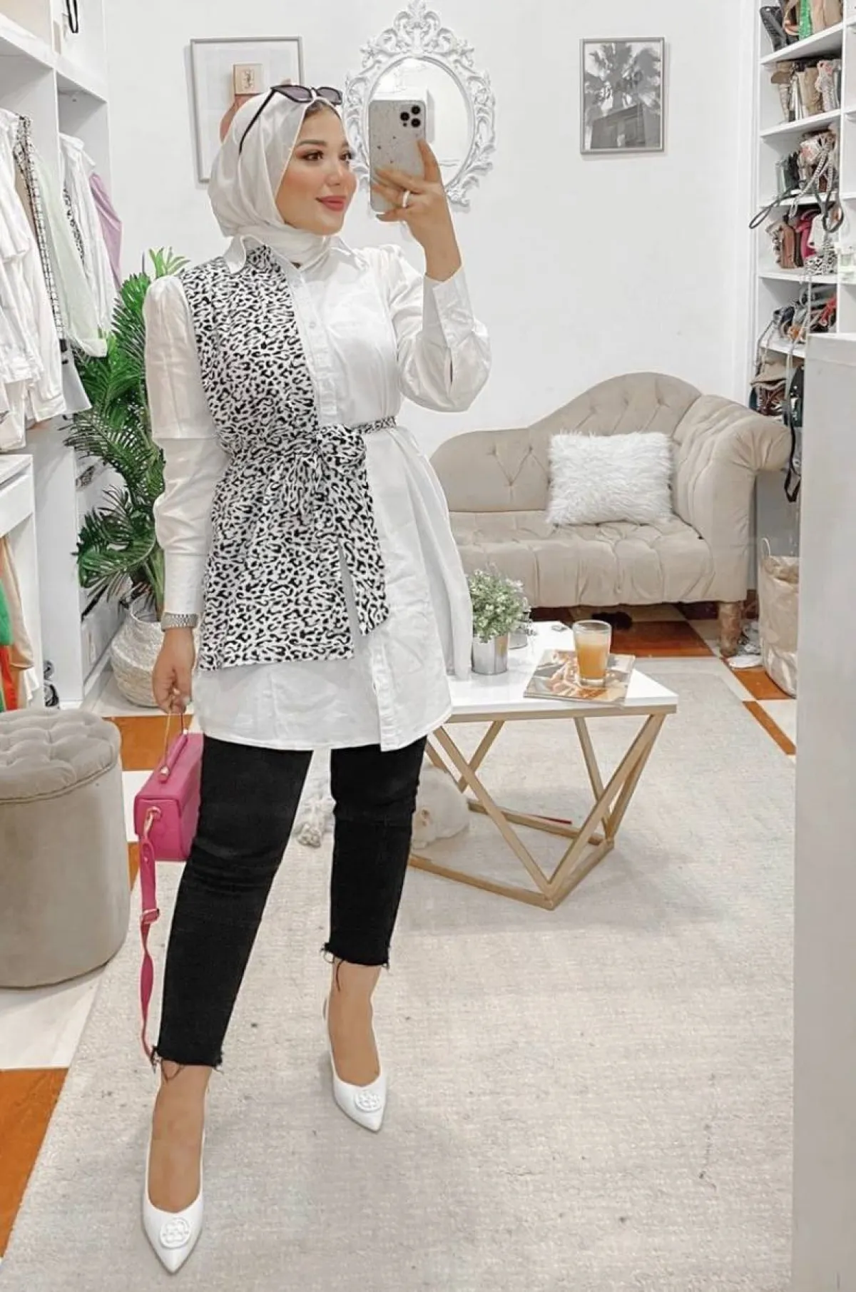 حنان الحكيم باطلالة حيادية اللون