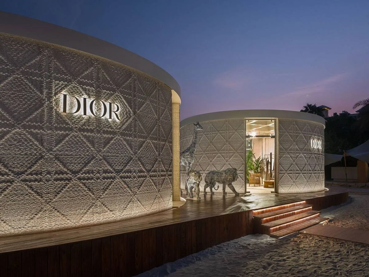 تعيد افتتاح متجرها المؤقّت الفريد الذي حلمت به مع شركة "مشروع الادّخار العالمي المتقدّم" WASP في نادي "ناموس" الشاطئي في دبي