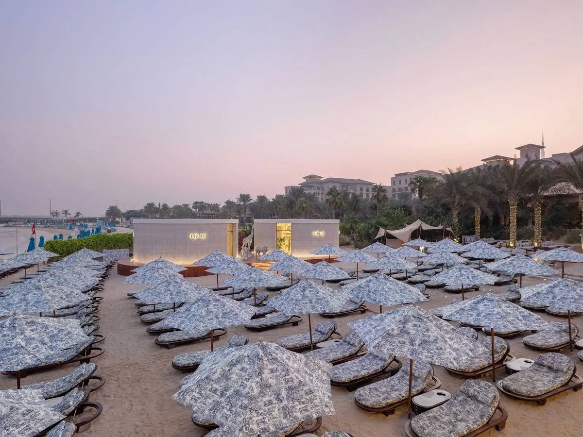 تعيد افتتاح متجرها المؤقّت الفريد الذي حلمت به مع شركة "مشروع الادّخار العالمي المتقدّم" WASP في نادي "ناموس" الشاطئي في دبي