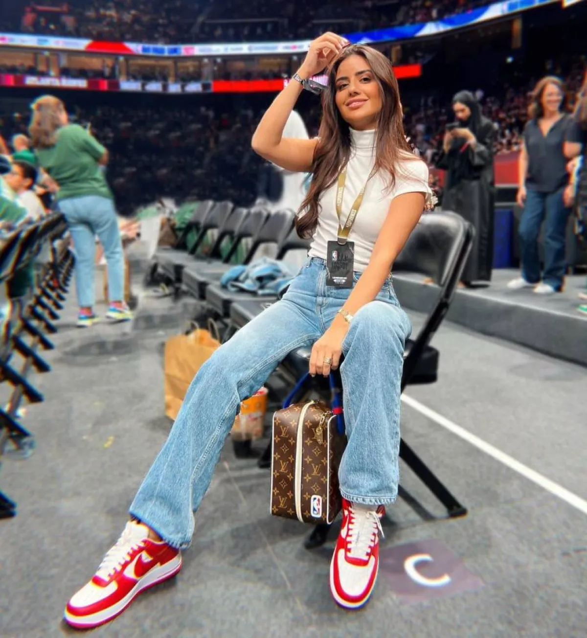 ديما الأسدي بالحذاء الرياضي