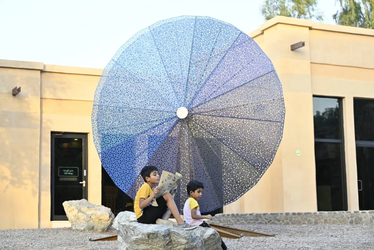 أنماط الغياب (Bb36D10) - منارة الصحراء للفنان كونراد شوكروس_الصورة مقدمة من فن أبوظبي