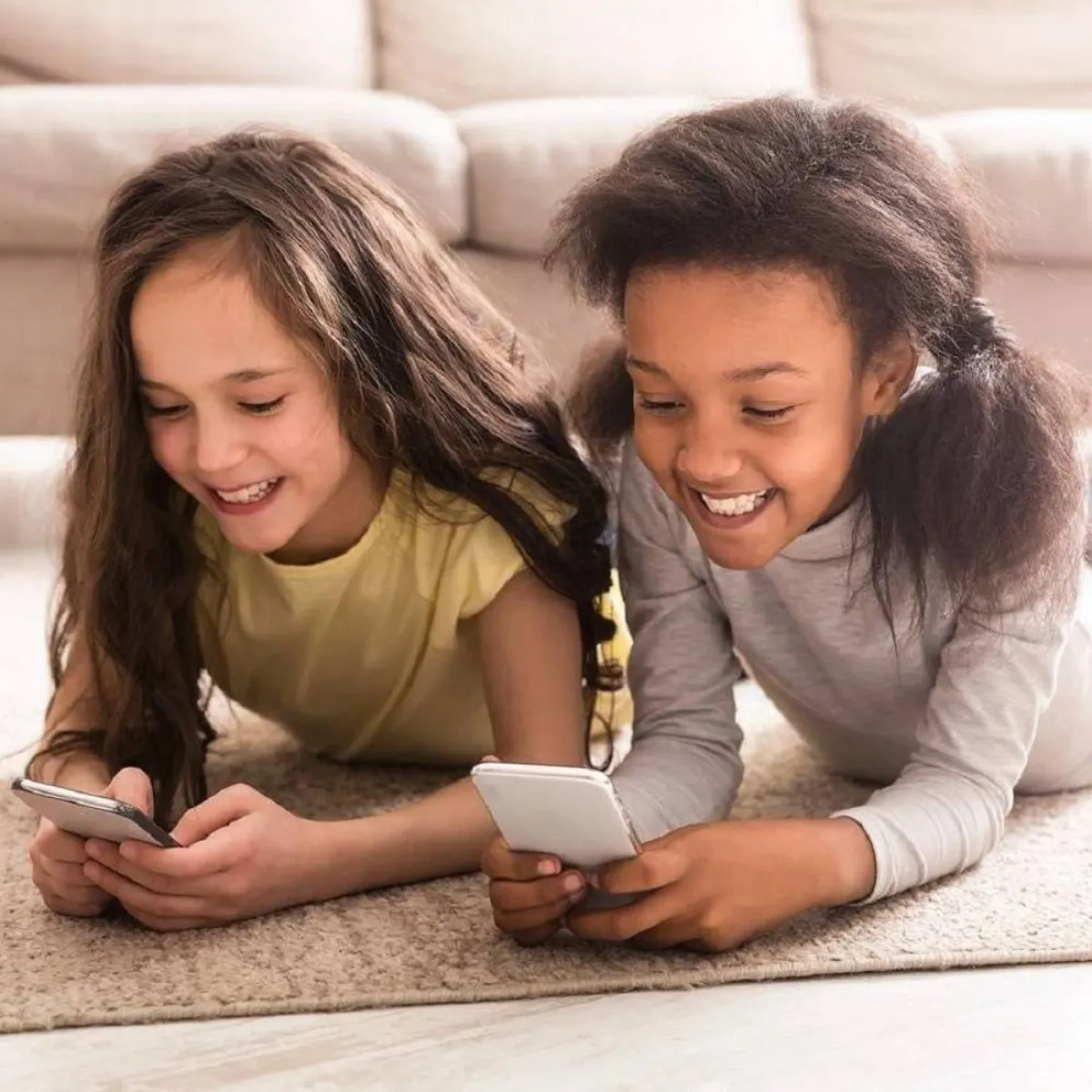 صورة تعبر عن التسامح ونبذ العنصرية