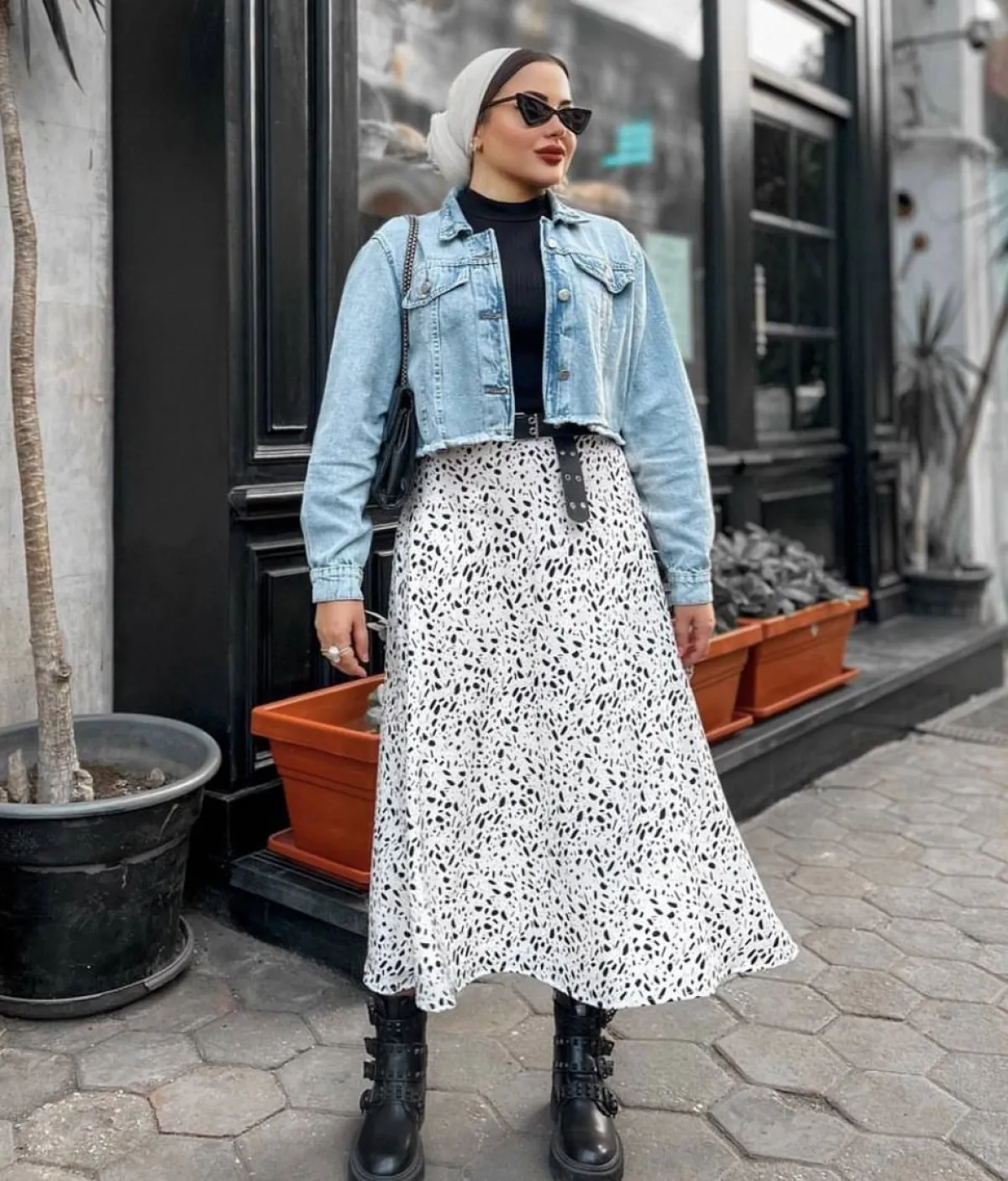 هاجر جمال باطلالة شبابية