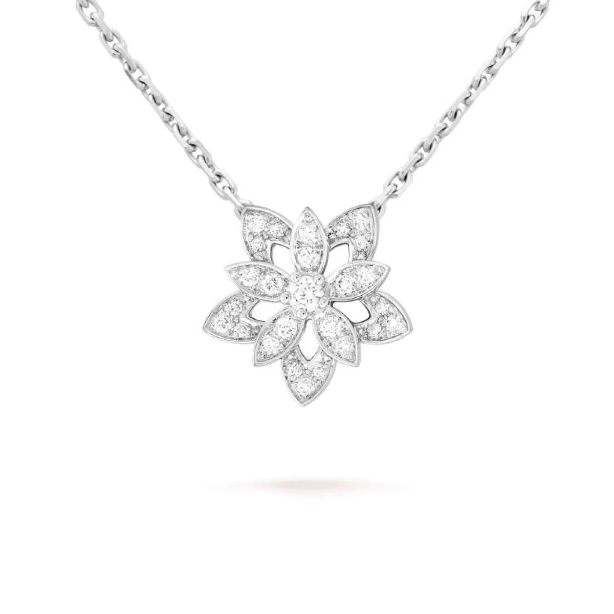 سلسلة Lotus من فان كليف آند أربلز Van Cleef & Arpels