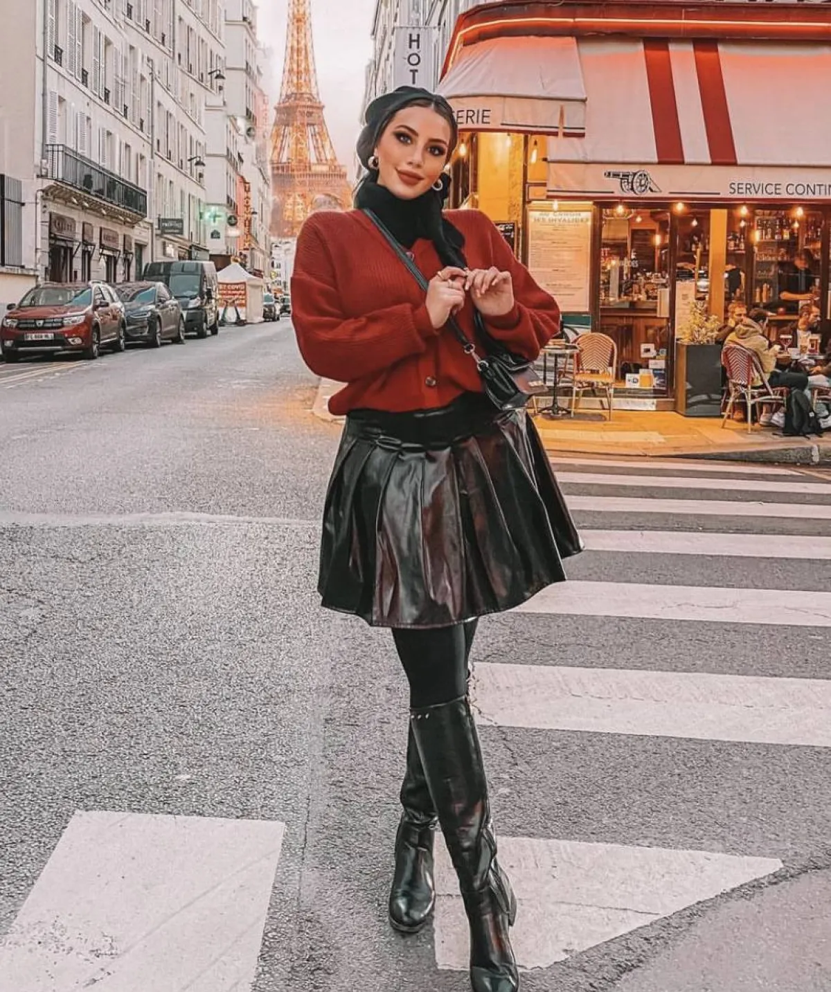 رهف الشامي بالتنورة القصيرة