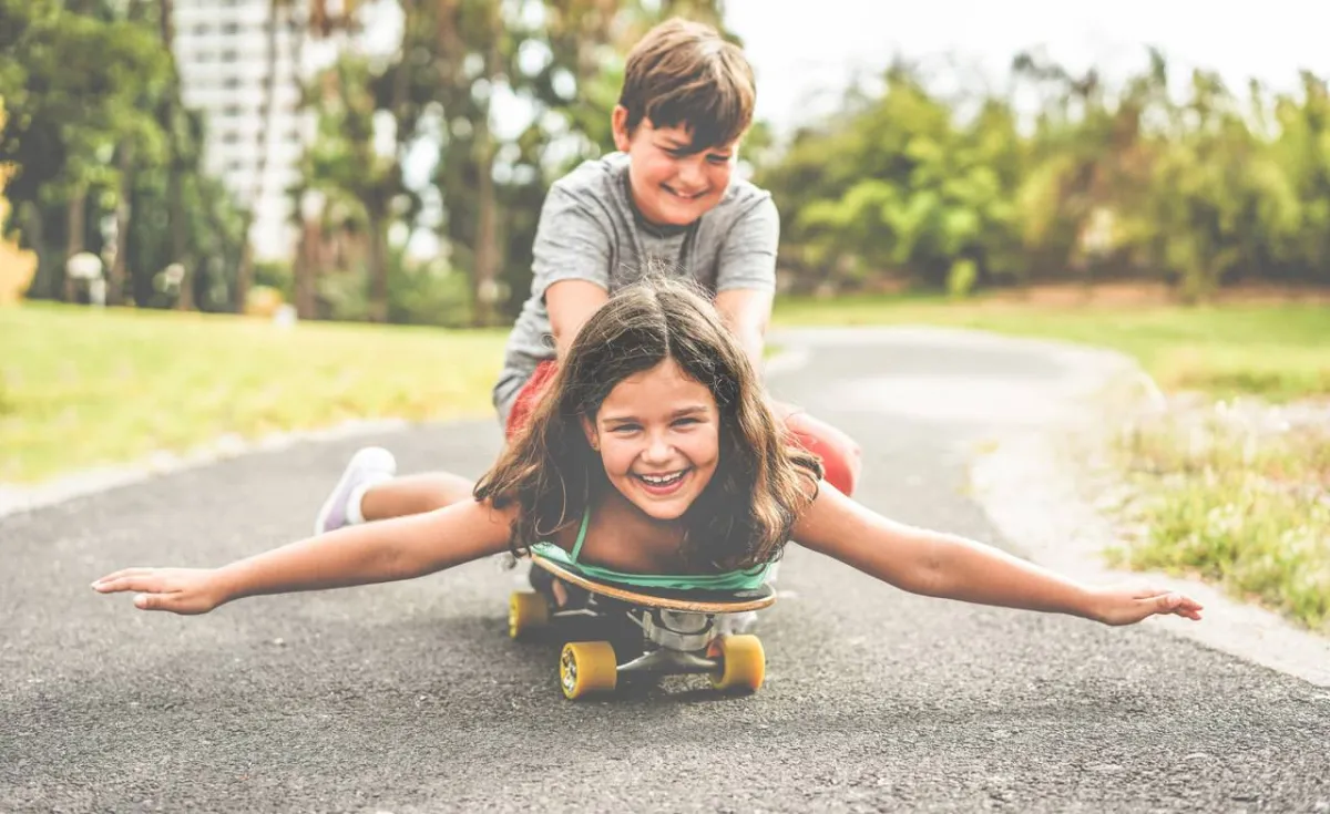 صورة لأطفال في المنتجع