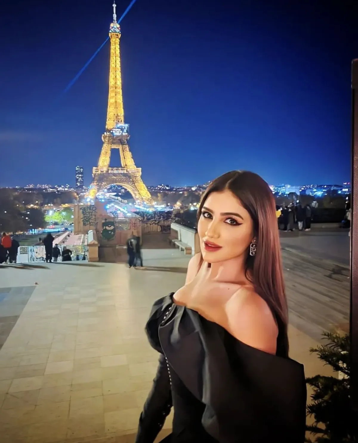 مي عمر في باريس - الصورة من حسابها على الانستجرام