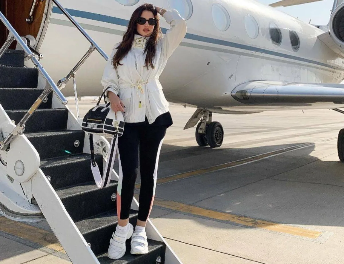 درة زروق بالحذاء الرياضي