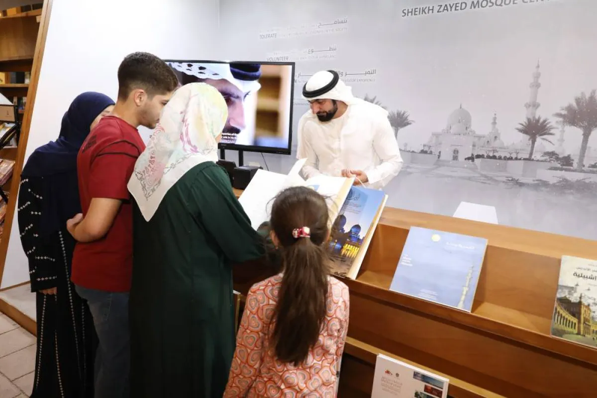 مركز جامع الشيخ زايد الكبيـر يشارك في مهرجان العين للكتاب. الصورة من "وام"