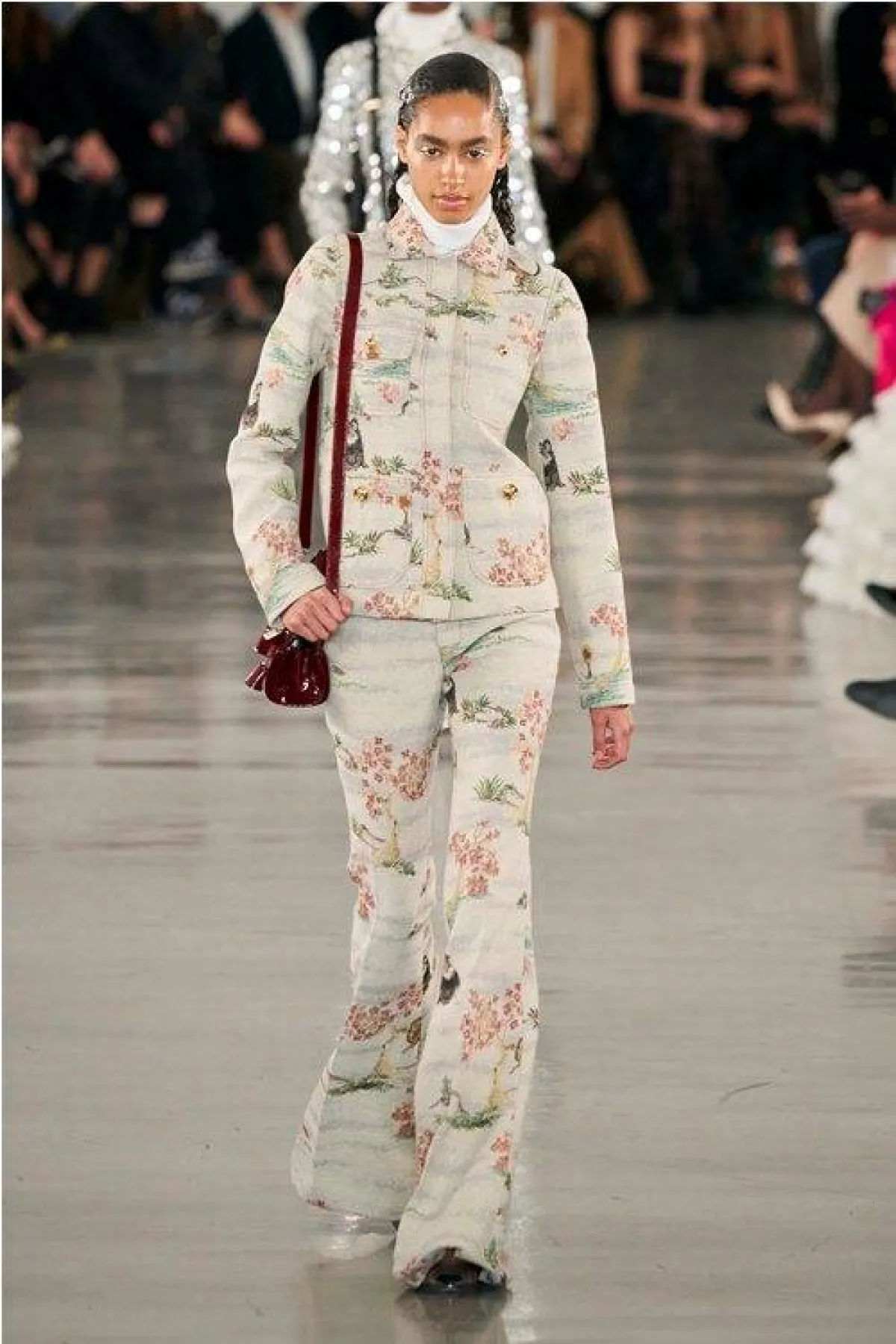 سروال مطبّع لخريف 2022 من جيامباتيستا فالي Giambattista Valli