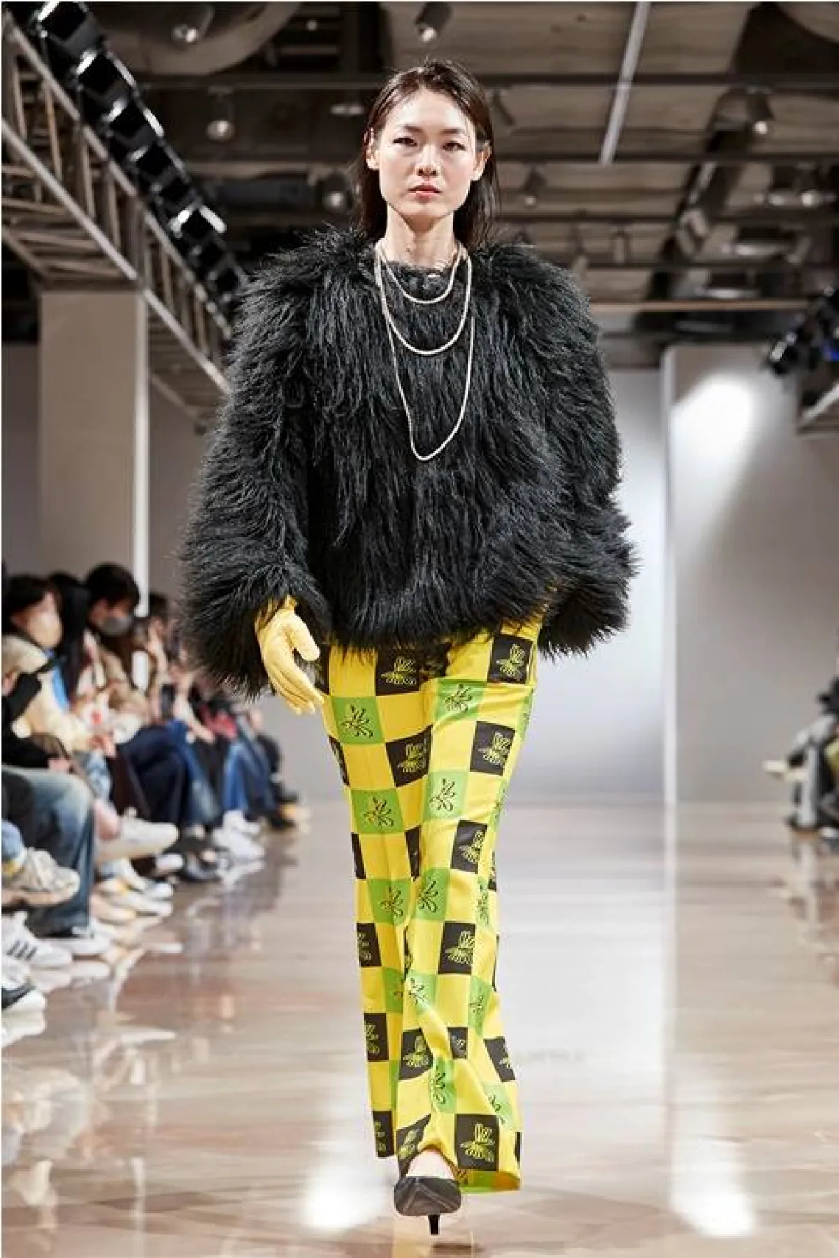 سروال مطبّع لخريف 2022 من فيمون ستوديو Vimun Studio