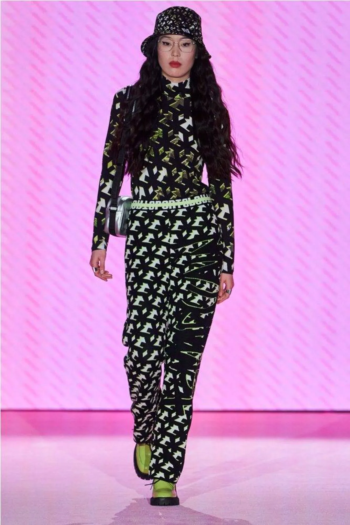 تنسيق السراويل المطبعة لخريف 2022 من مارك كين Marc Cain