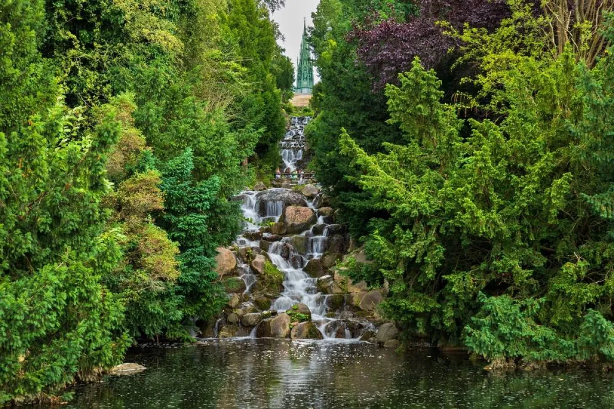 الشلال في فيكتوريا بارك 