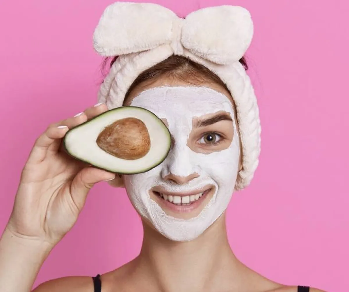 ماسك الافوكادو والعسل للترطيب