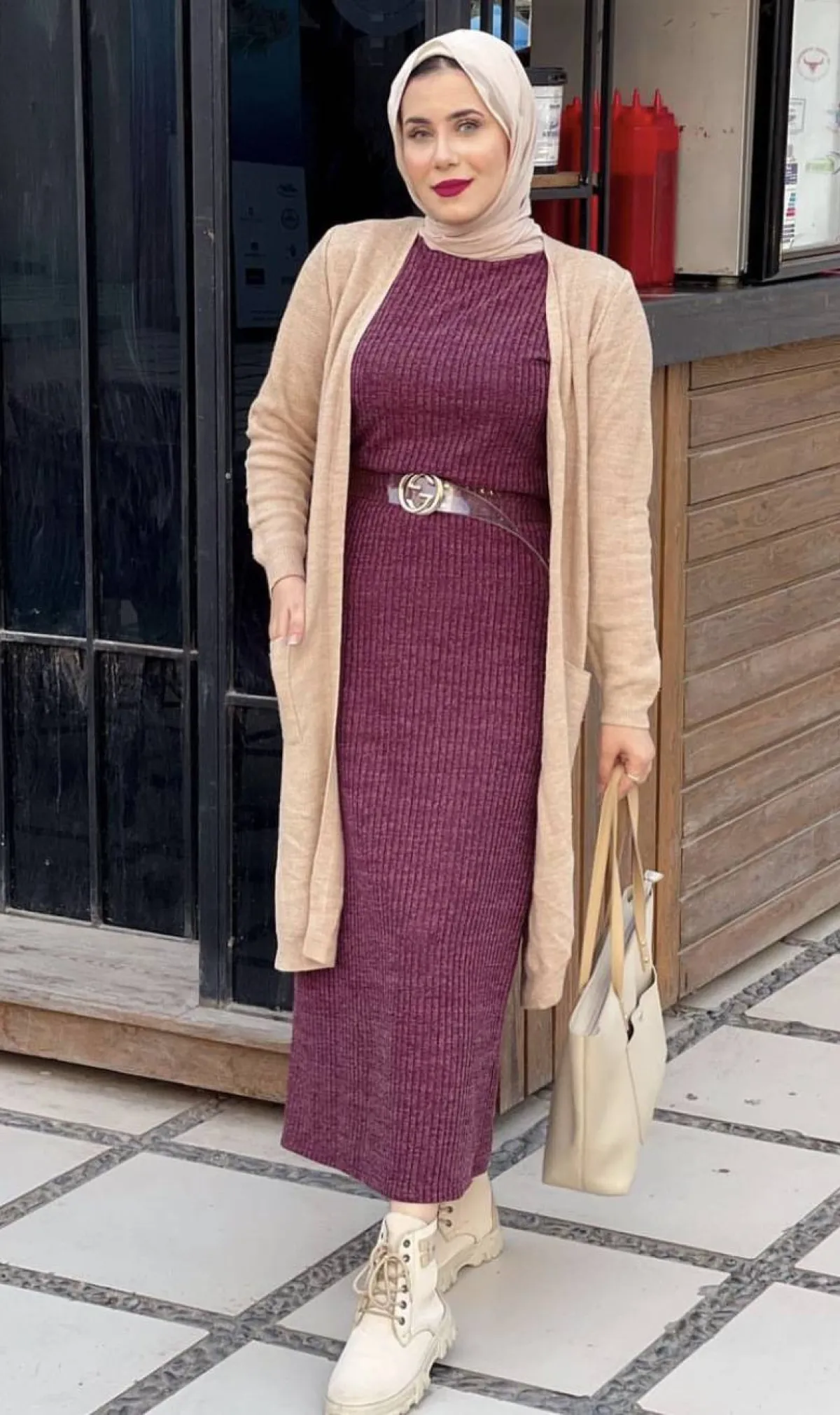 تنسيق فساتين الصوف والمعاطف