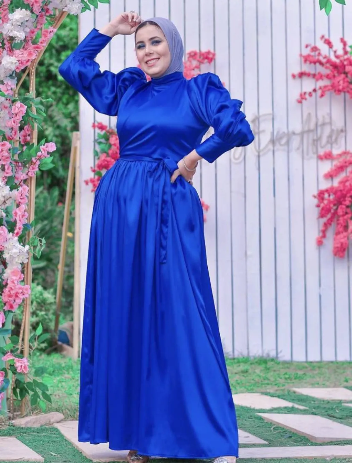 اية ممدوح بفستان ساتان