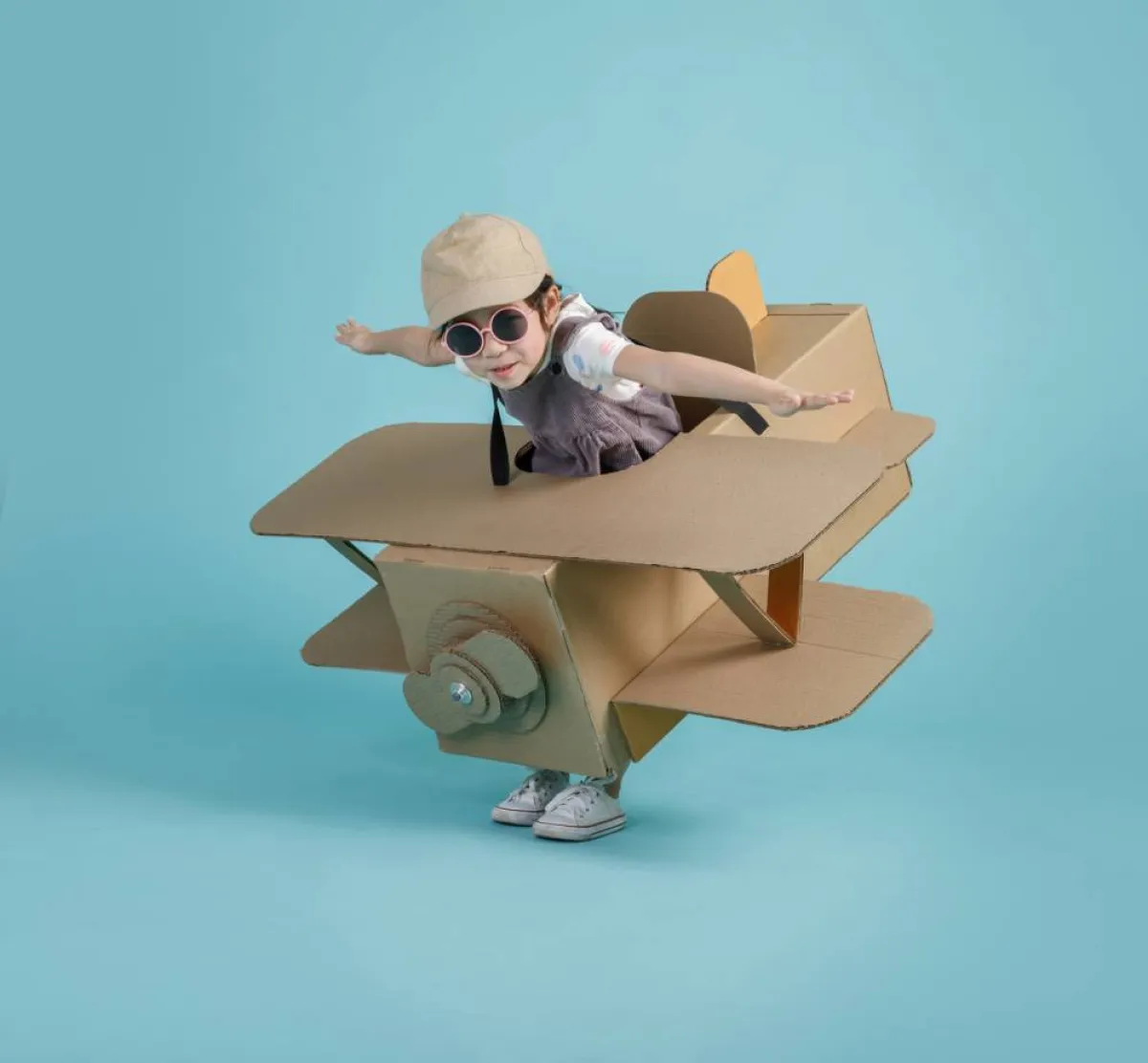 صورة لطفل يلعب