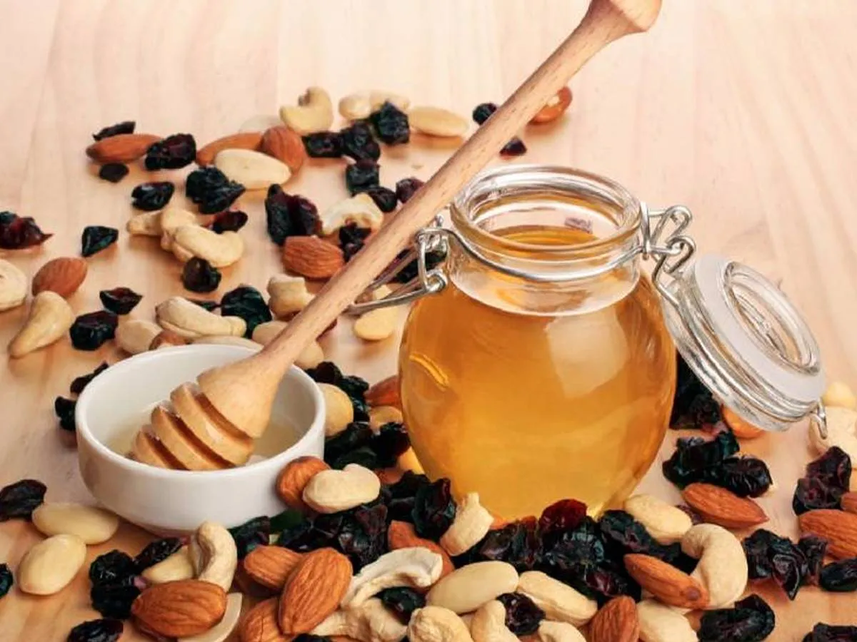 فوائد الجوز واللوز والكاجو مع العسل للنساء 