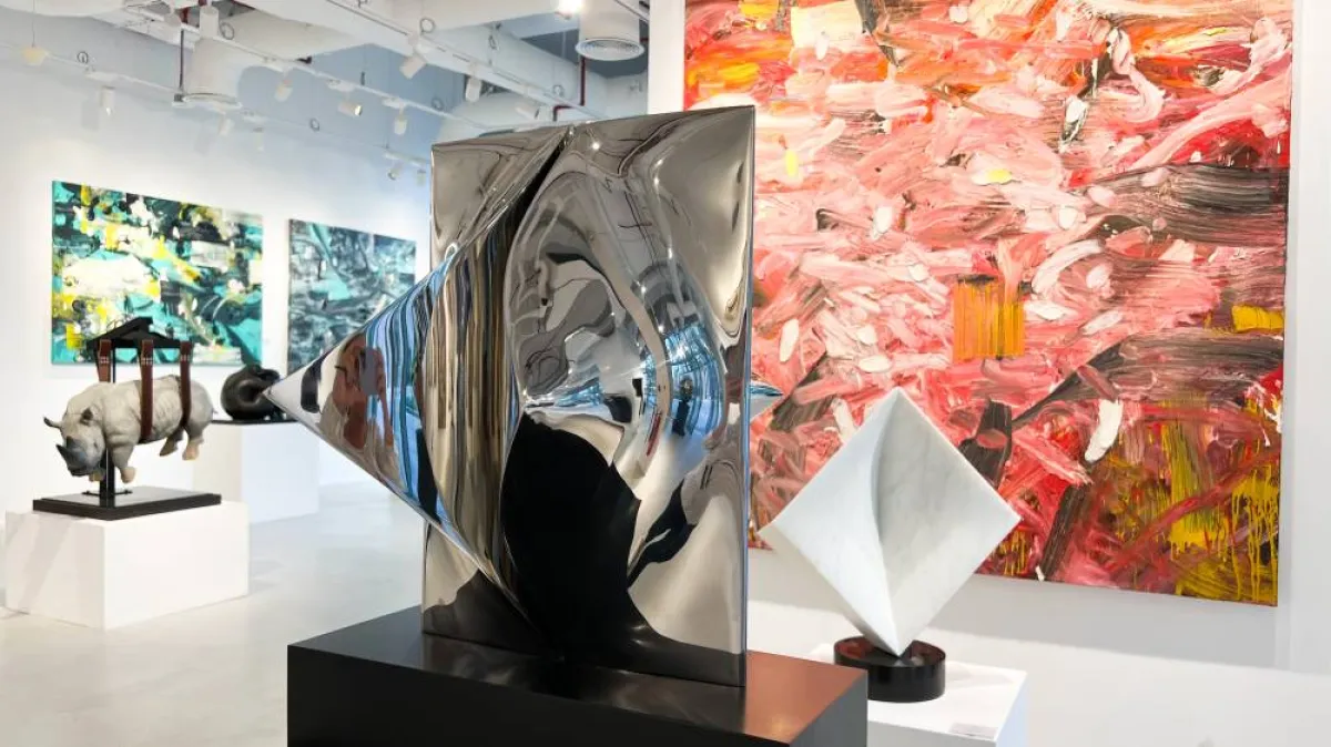 معرض أوبلونج يحفز التبادل الثقافي من خلال القطع الفنية