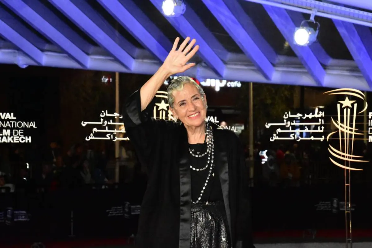 فريدة بليزيد تحيي الجمهور على السجاد الأحمر