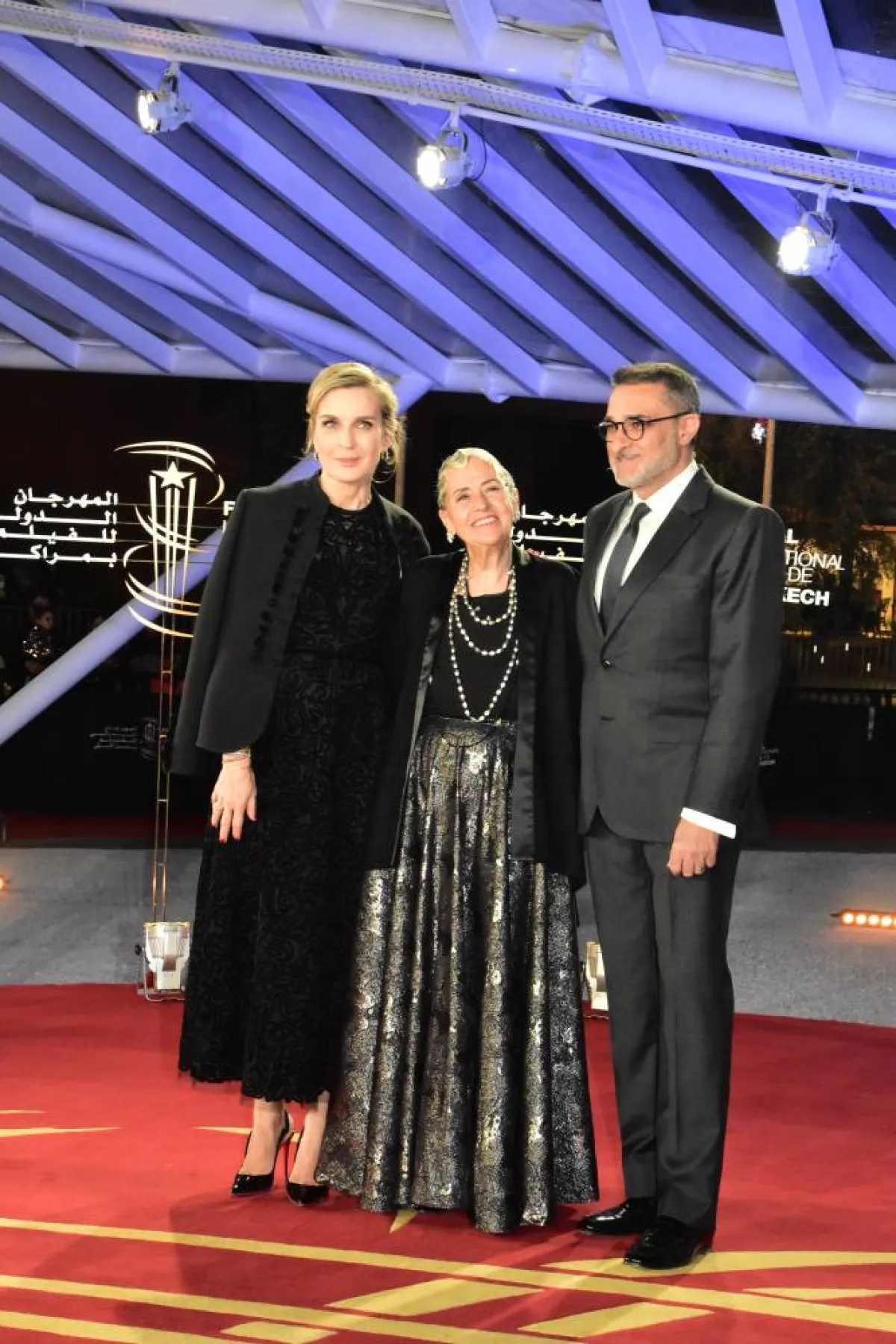 فريدة بليزيد تتوسط مليتاتوسكان وفيصل لعرايشي