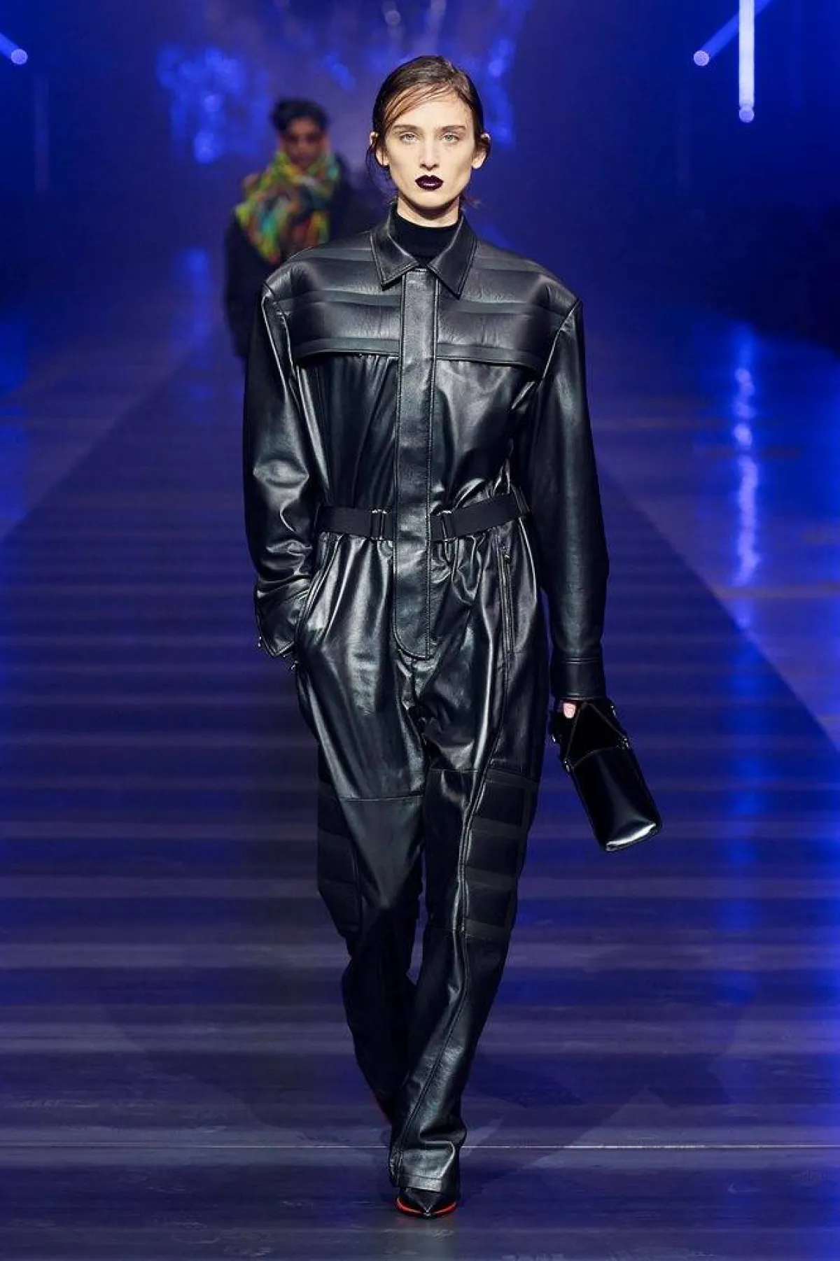 طريقة تنسيق الجمبسوت الجلد من فيراري Ferrari