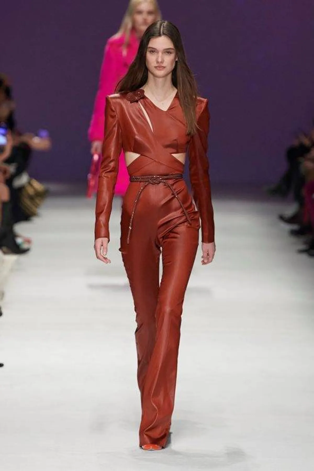 تنسيق الجمبسوت الجلد من جيني Genny