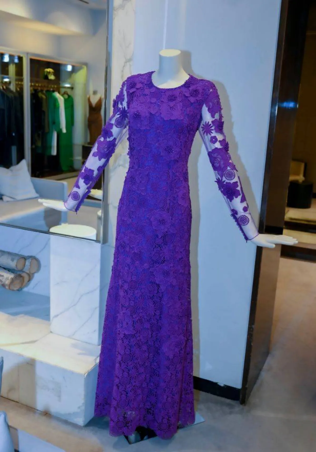 الفستان اليدوي الصنع والذي استغرق تنفيذه أكثر من 750 ساعة عمل