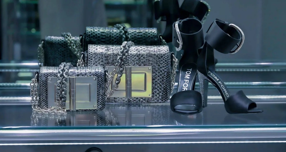 من القطع المميزة المعروضة في متجر توم فورد