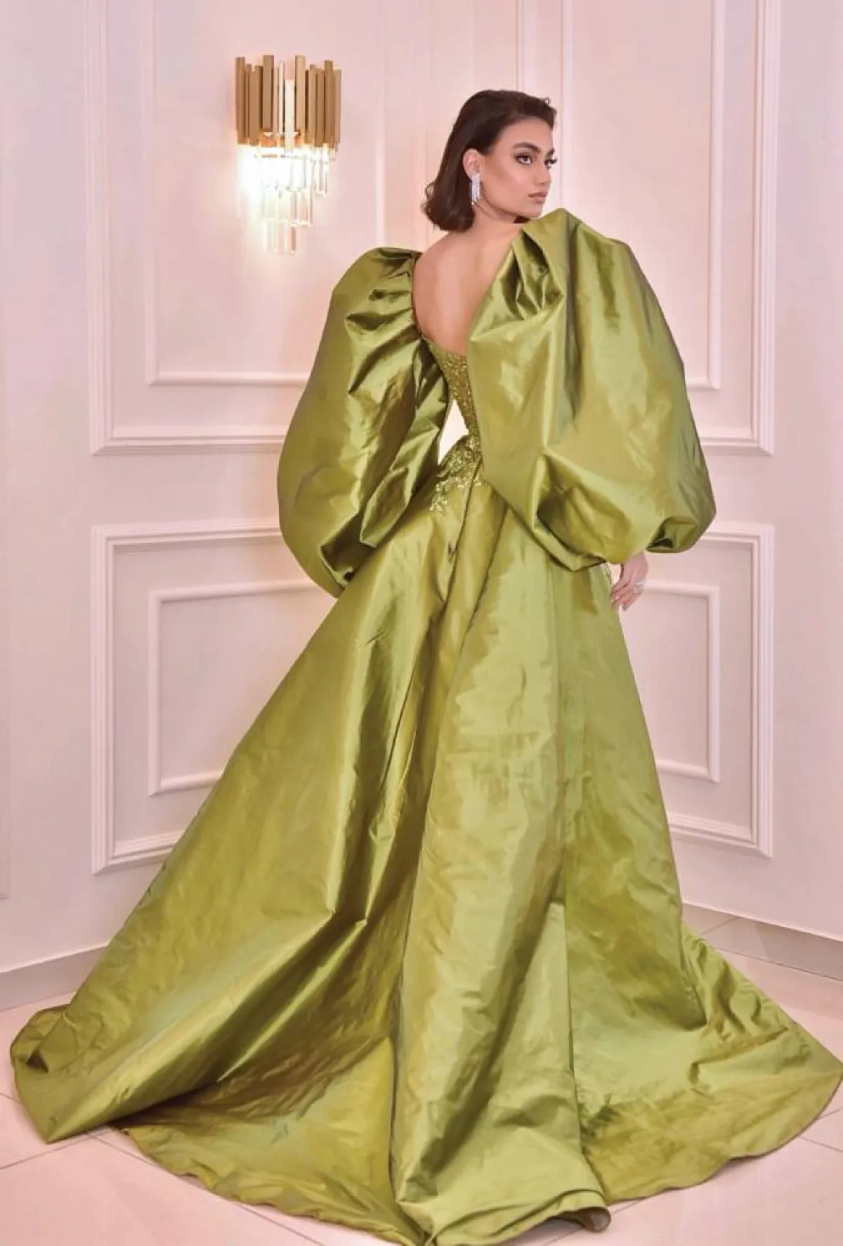 فستان من تصميم المصممة ميرنا جوهري