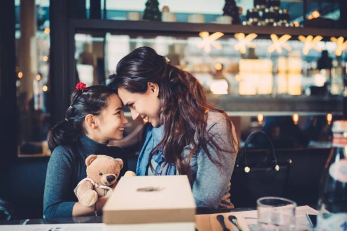 صورة تعبر عن علاقة جميلة في ذلك اليوم