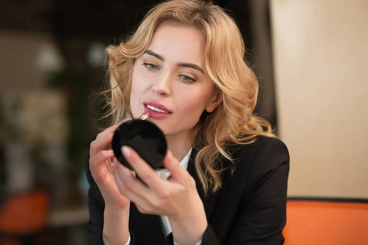 تعليم مكياج بطاقة الأحوال