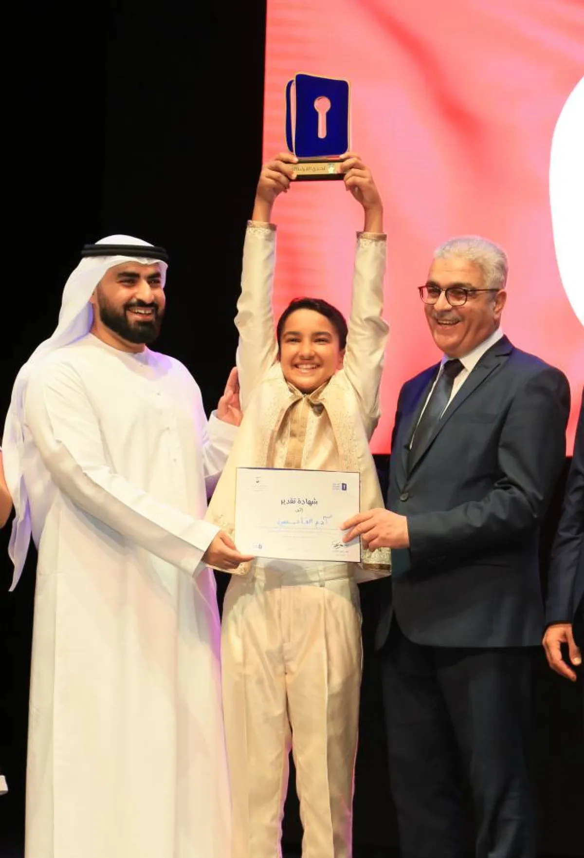 آدم القاسمي يوم الإعلان عن فوزه بالمرتبة الثانية.الصورة من الموقع الرسمي لتحدي القراءة